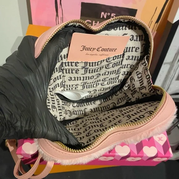Juicy Couture Faux Fur Heart Crossbody Bag and Card Holder Gift Set - Picture 6 of 6